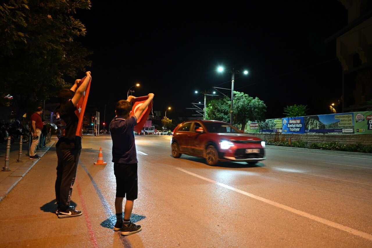 Konya'da 15 Temmuz gecesi! Kılıçarslan Meydanı'na insan seli 32